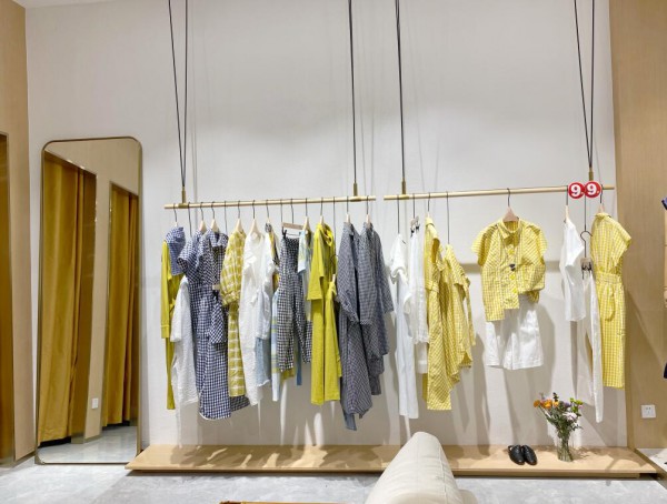 好消息!意澳女装山东蓬莱新店成功开业,预祝生意兴隆!