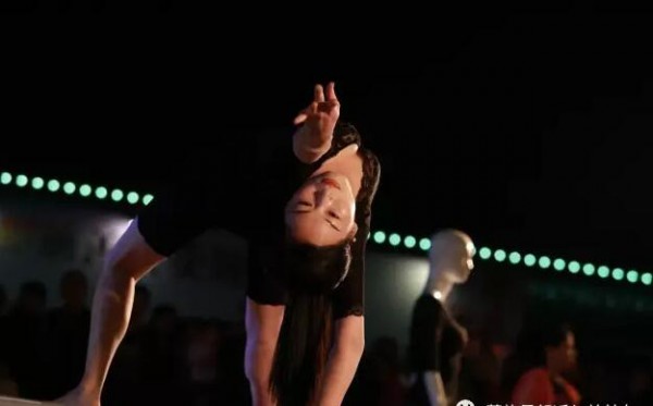 “情系两癌,美丽同行”澜沐茜大型慈善晚会福安站完美落幕