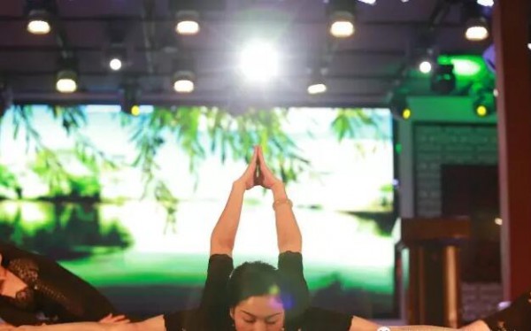 “情系两癌,美丽同行”澜沐茜大型慈善晚会福安站完美落幕