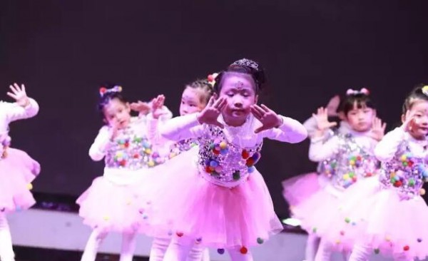 “情系两癌,美丽同行”澜沐茜大型慈善晚会福安站完美落幕