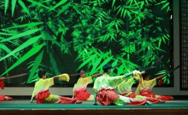 “情系两癌,美丽同行”澜沐茜大型慈善晚会福安站完美落幕