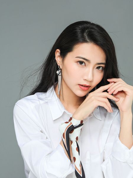 怎样系长丝巾简单又好看? 井の色打造时尚精致生活