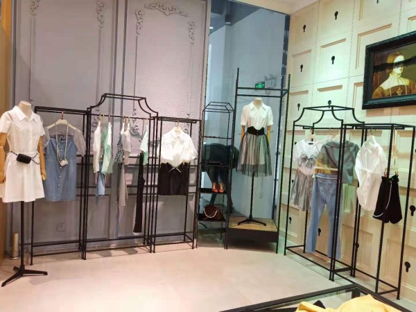 热烈祝贺TITI女装成都天府凯德新店开业!预祝生意兴隆!