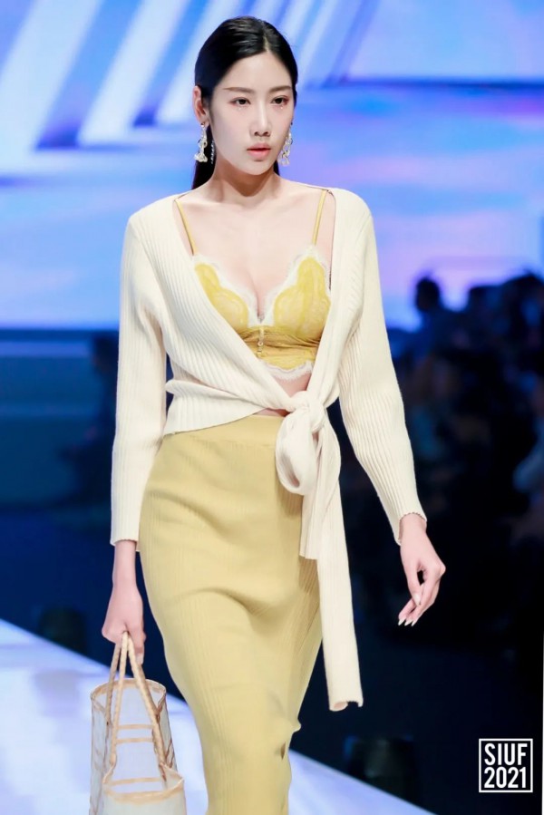 精彩回顾 | SIUF开幕大秀--自然而『燃』内衣时尚穿搭趋势发布