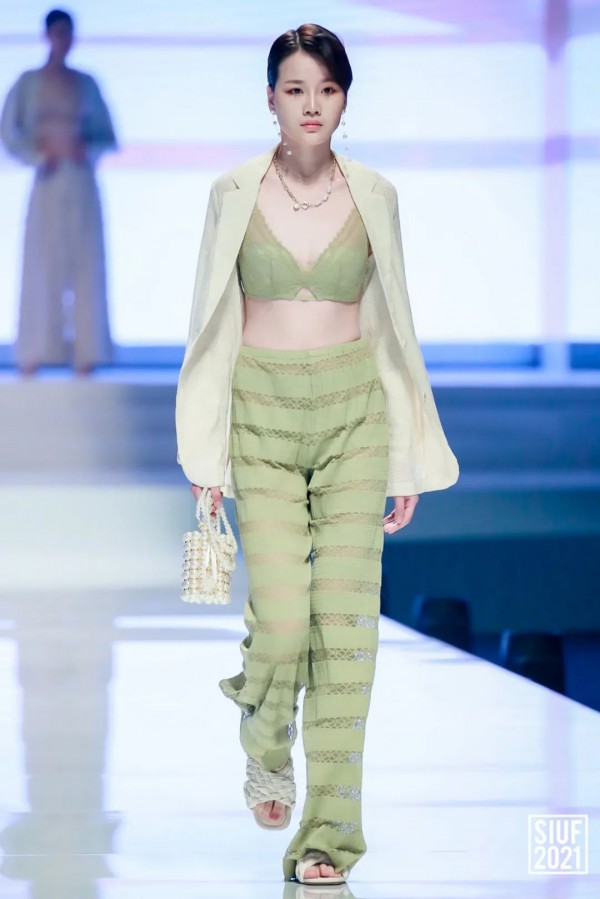精彩回顾 | SIUF开幕大秀--自然而『燃』内衣时尚穿搭趋势发布