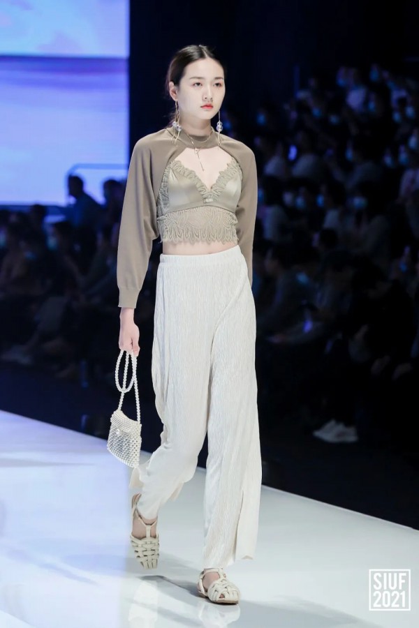 精彩回顾 | SIUF开幕大秀--自然而『燃』内衣时尚穿搭趋势发布