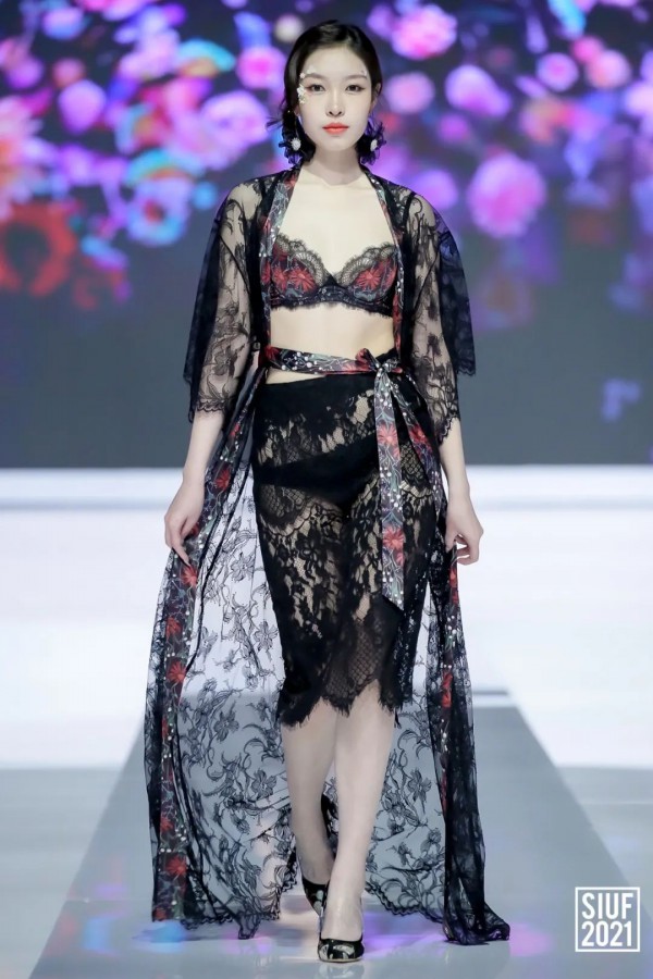 精彩回顾 | SIUF开幕大秀--自然而『燃』内衣时尚穿搭趋势发布