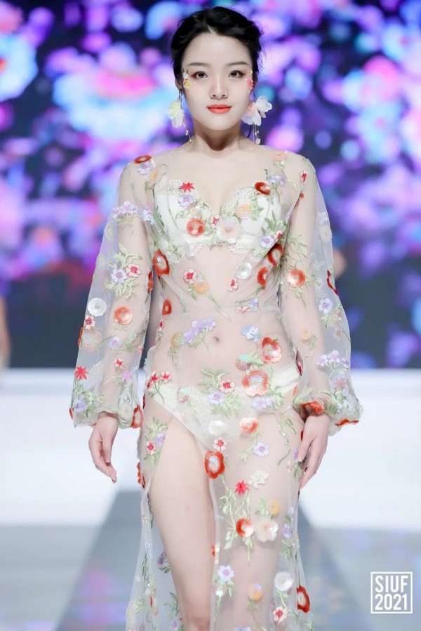 精彩回顾 | SIUF开幕大秀--自然而『燃』内衣时尚穿搭趋势发布