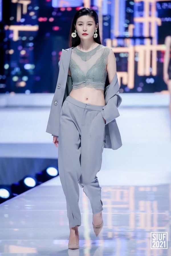 精彩回顾 | SIUF开幕大秀--自然而『燃』内衣时尚穿搭趋势发布