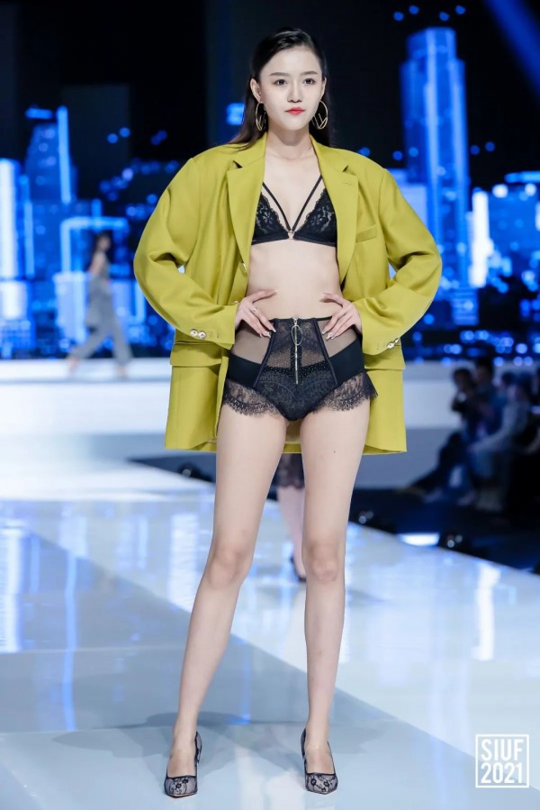 精彩回顾 | SIUF开幕大秀--自然而『燃』内衣时尚穿搭趋势发布