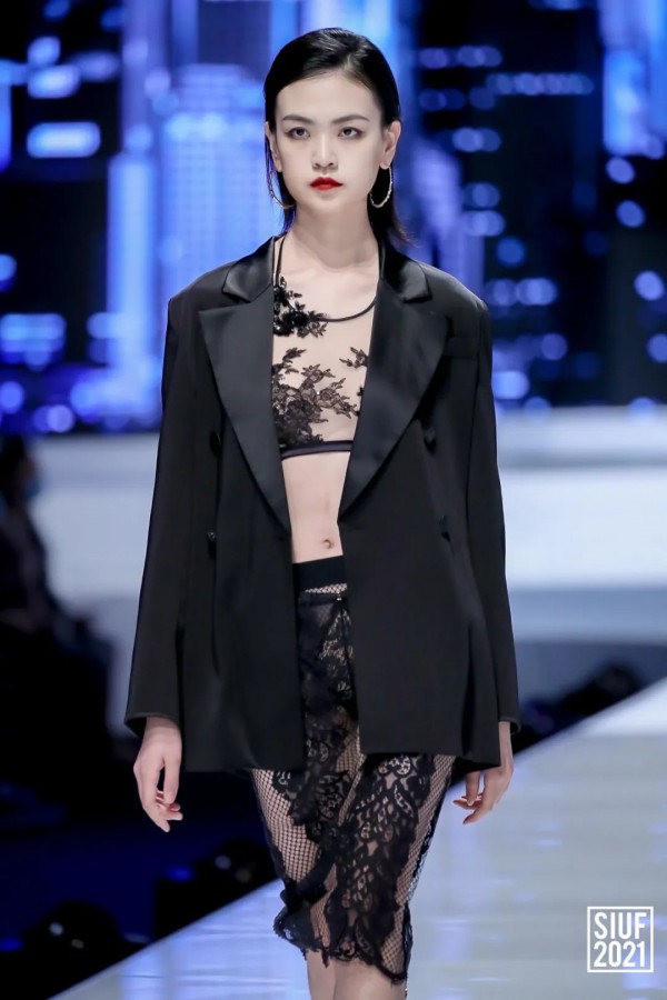 精彩回顾 | SIUF开幕大秀--自然而『燃』内衣时尚穿搭趋势发布