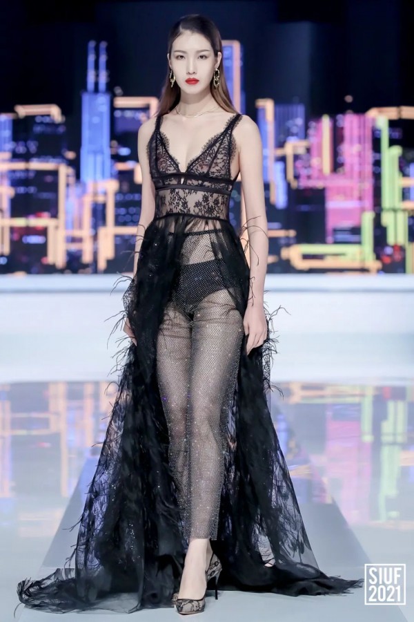 精彩回顾 | SIUF开幕大秀--自然而『燃』内衣时尚穿搭趋势发布