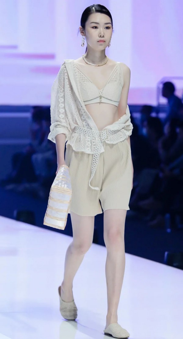 精彩回顾 | SIUF开幕大秀--自然而『燃』内衣时尚穿搭趋势发布