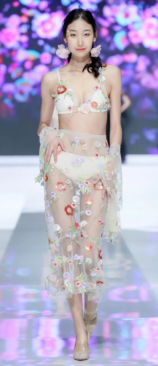 精彩回顾 | SIUF开幕大秀--自然而『燃』内衣时尚穿搭趋势发布