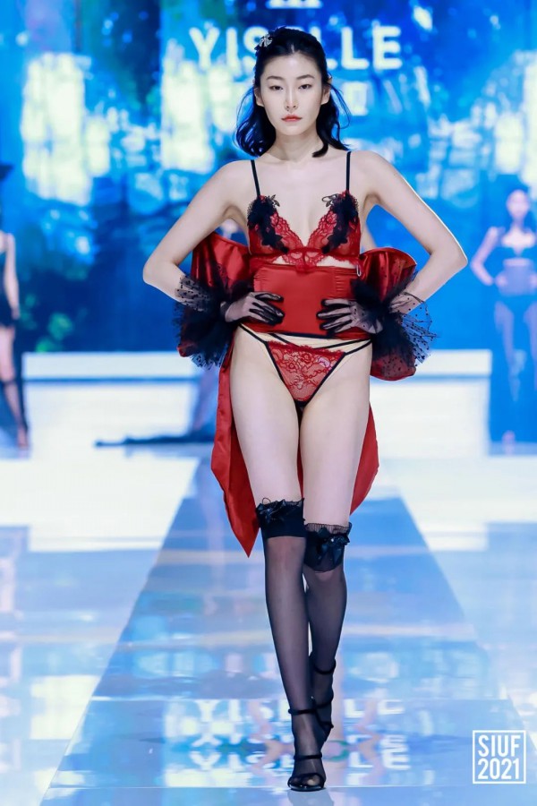 SIUF2021秀场直击| 伊丝艾拉·淳度·立美力·闺秘·唯美联合发布秀惊艳全场