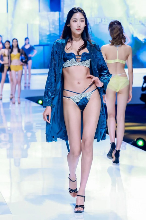 SIUF2021秀场直击| 伊丝艾拉·淳度·立美力·闺秘·唯美联合发布秀惊艳全场