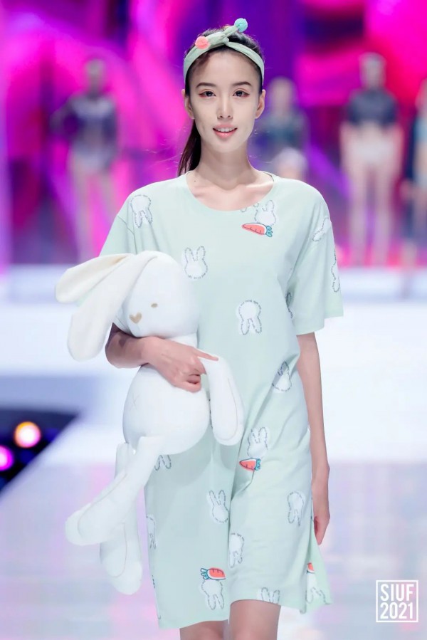 SIUF2021秀场直击| 伊丝艾拉·淳度·立美力·闺秘·唯美联合发布秀惊艳全场