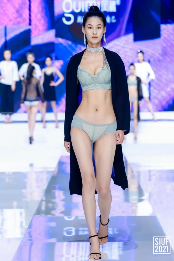 SIUF2021秀场直击| 伊丝艾拉·淳度·立美力·闺秘·唯美联合发布秀惊艳全场