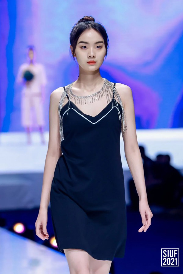 SIUF2021秀场直击| 伊丝艾拉·淳度·立美力·闺秘·唯美联合发布秀惊艳全场