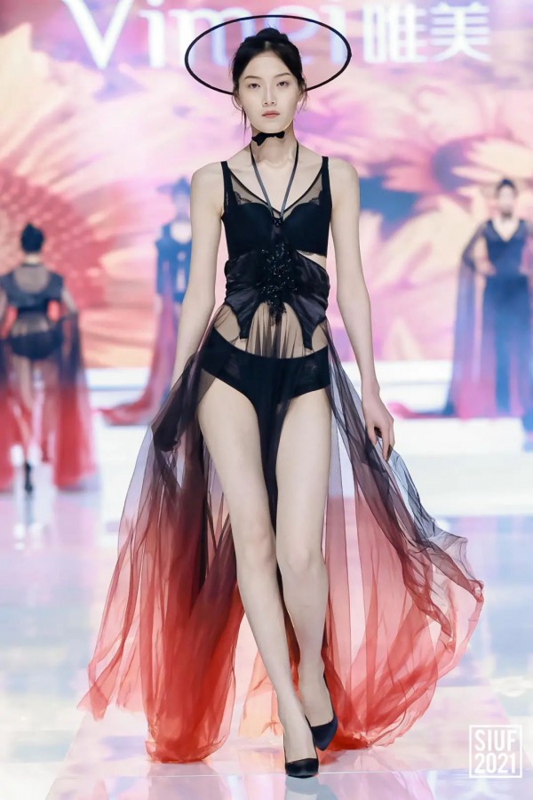 SIUF2021秀场直击| 伊丝艾拉·淳度·立美力·闺秘·唯美联合发布秀惊艳全场