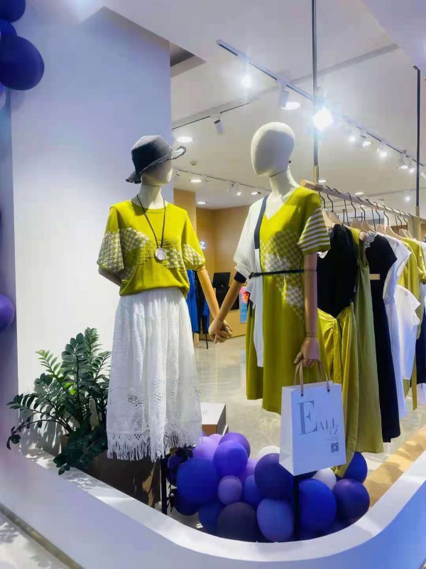 五月喜讯!意澳女装东莞石龙,新疆昌吉新店成功开业!