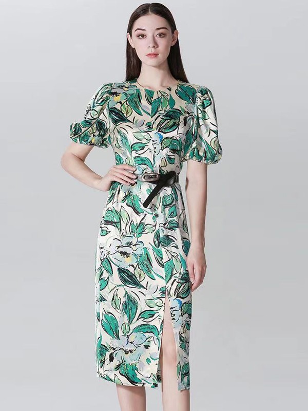 夏天什么印花连衣裙更优雅大气 Vesper Lynd打造精致女士