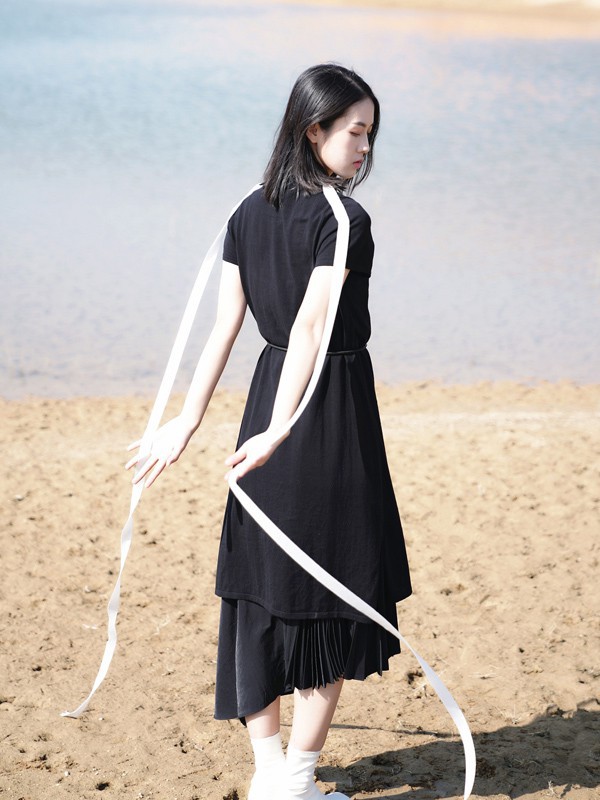 发掘生活中潜在的惊喜 底色女装更具魅力