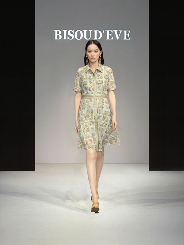 清爽夏日选择一款什么样的绿色连衣裙呢