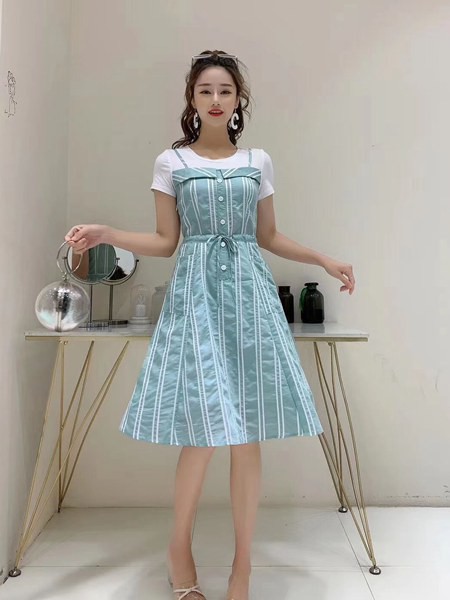 简约大气的夏日通勤穿搭 古米娜女装更舒适