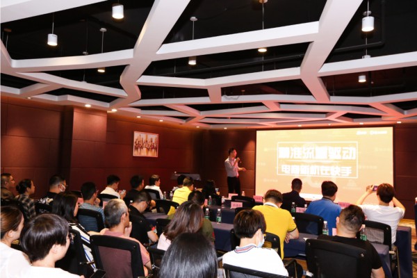 “链接·赋能·共赢“ 广东省内衣协会产业带直播中心正式成立运营!