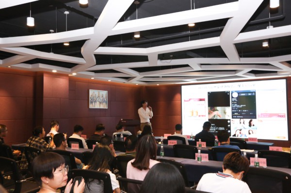 “链接·赋能·共赢“ 广东省内衣协会产业带直播中心正式成立运营!