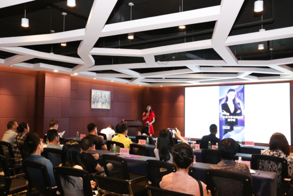 “链接·赋能·共赢“ 广东省内衣协会产业带直播中心正式成立运营!