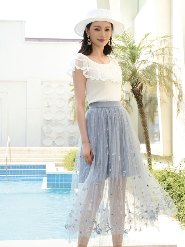 夏季白色上衣怎么搭配才好看 上衣适合裤子还是半身裙呢