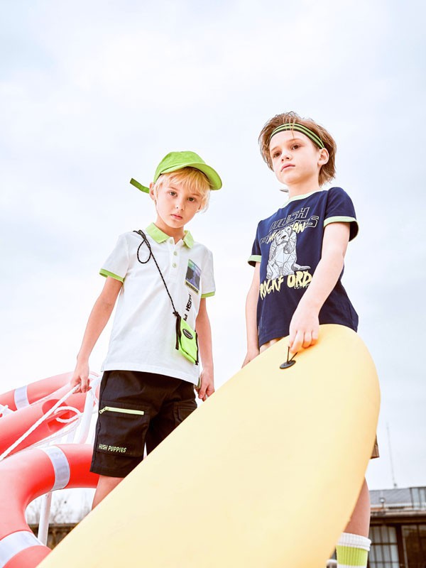 清爽的夏日男孩穿搭 暇步士带给孩子舒适生活