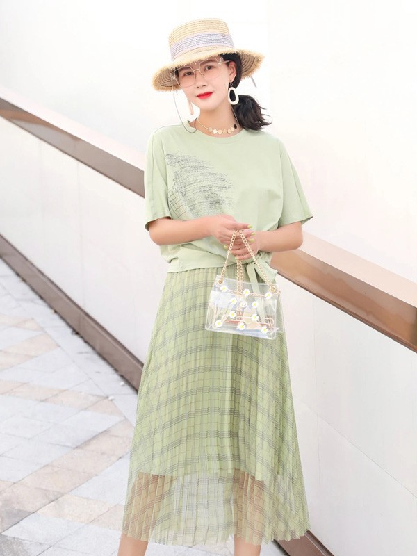 简约风条纹连衣裙 打造舒适夏日风