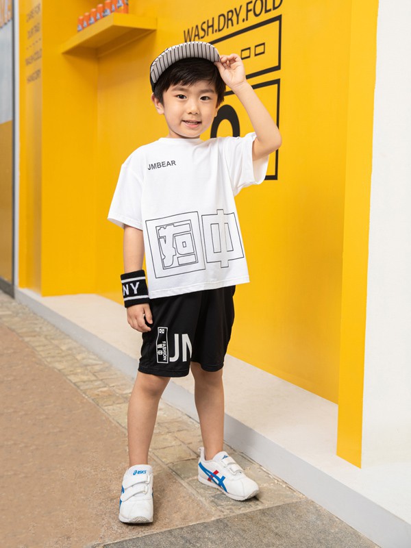 男孩子白色T恤怎么搭配 白色T恤款式怎么挑选