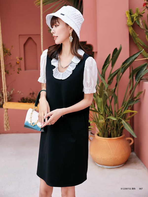 可爱俏皮的日常穿搭 让这个夏天具有更多活力