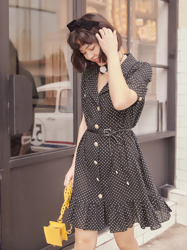 灵动的连衣裙让这个夏天更浪漫