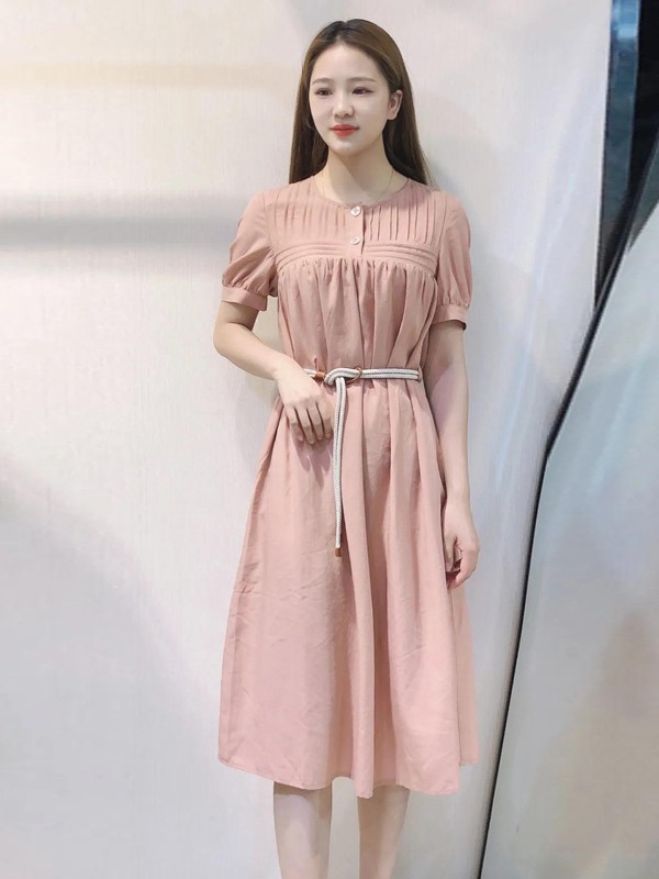 什么颜色的连衣裙小众不容易撞衫 这两款连衣裙哪款更好看