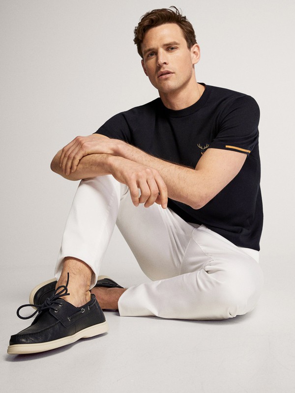 男生怎么选择上衣适合什么风格 这两款上衣哪款适合夏天