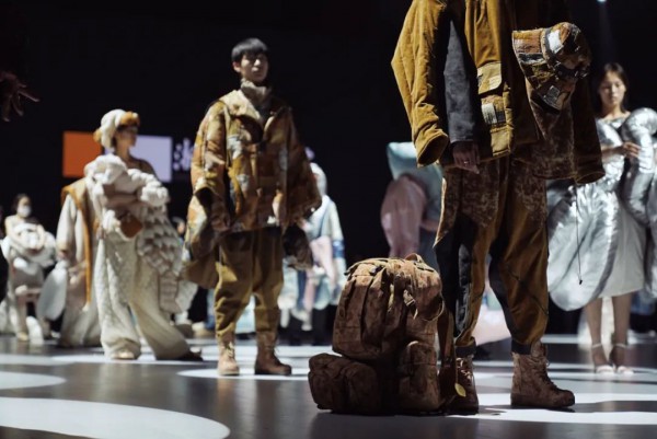 “重启.再生”浙江科技学院艺术设计与服装学院2021届服装与服饰设计毕业作品发布会