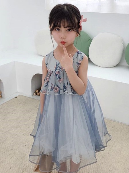 小女生的连衣裙怎么挑选 什么样的连衣裙更突显气质