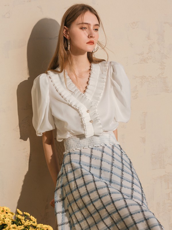 格子半身裙怎么搭配上衣 挑选半身裙的时候有哪些技巧