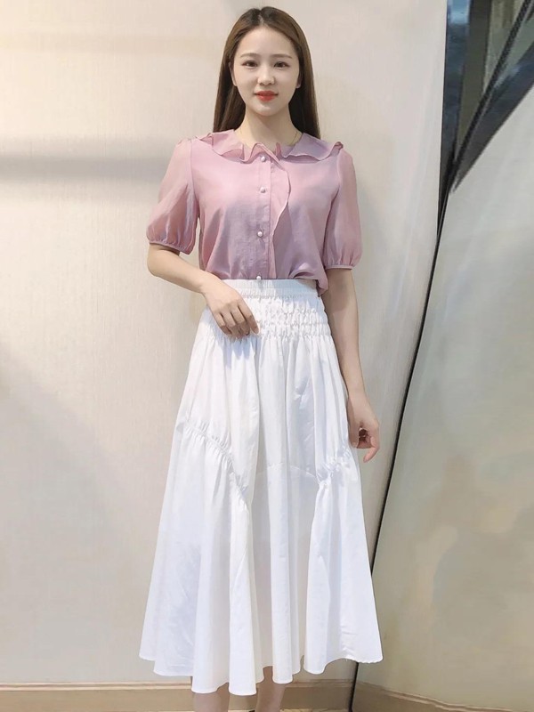 A字半身裙怎么挑选 白色&紫色上衣哪款更适合?