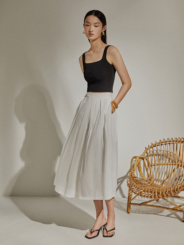 明媚简约的穿搭更适合炎热的夏天