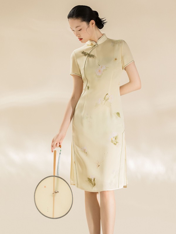 温婉大气的旗袍 更好的展示女性含蓄美