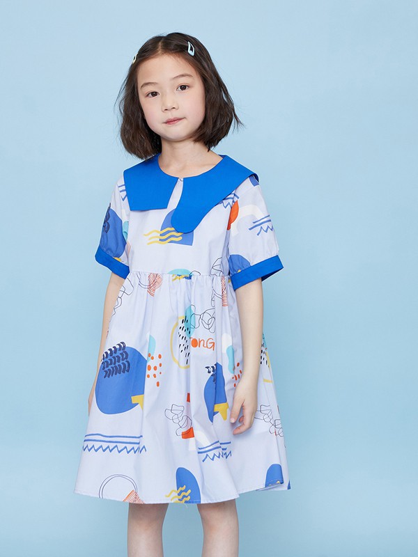 夏天给孩子穿什么 选择宽松简约的衣服更合适