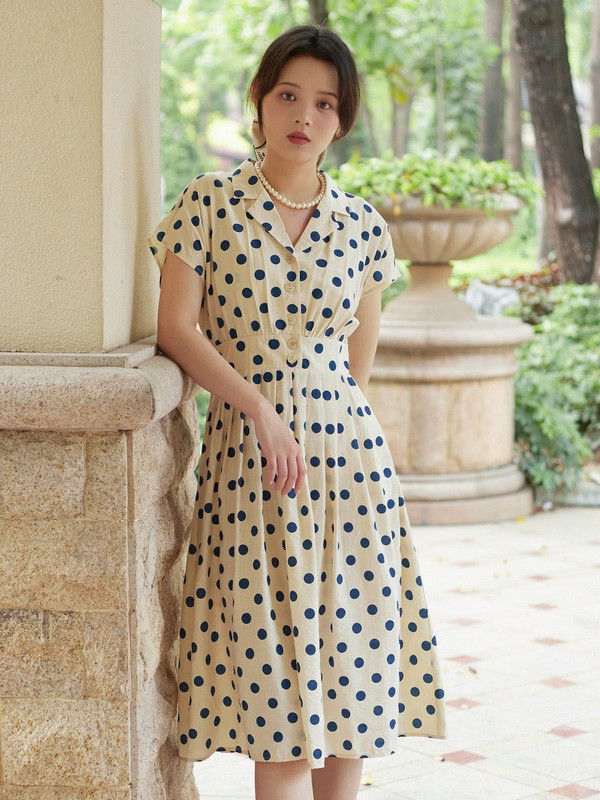 优雅简约的连衣裙让你的夏天更温柔