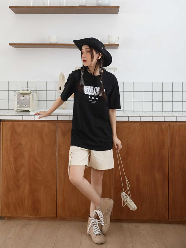 帅气个性的时尚穿搭 让你在夏日街头更亮眼