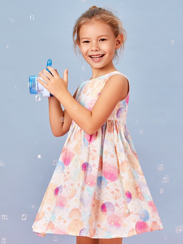 夏天给孩子来条连衣裙吧 印花连衣裙怎么搭配